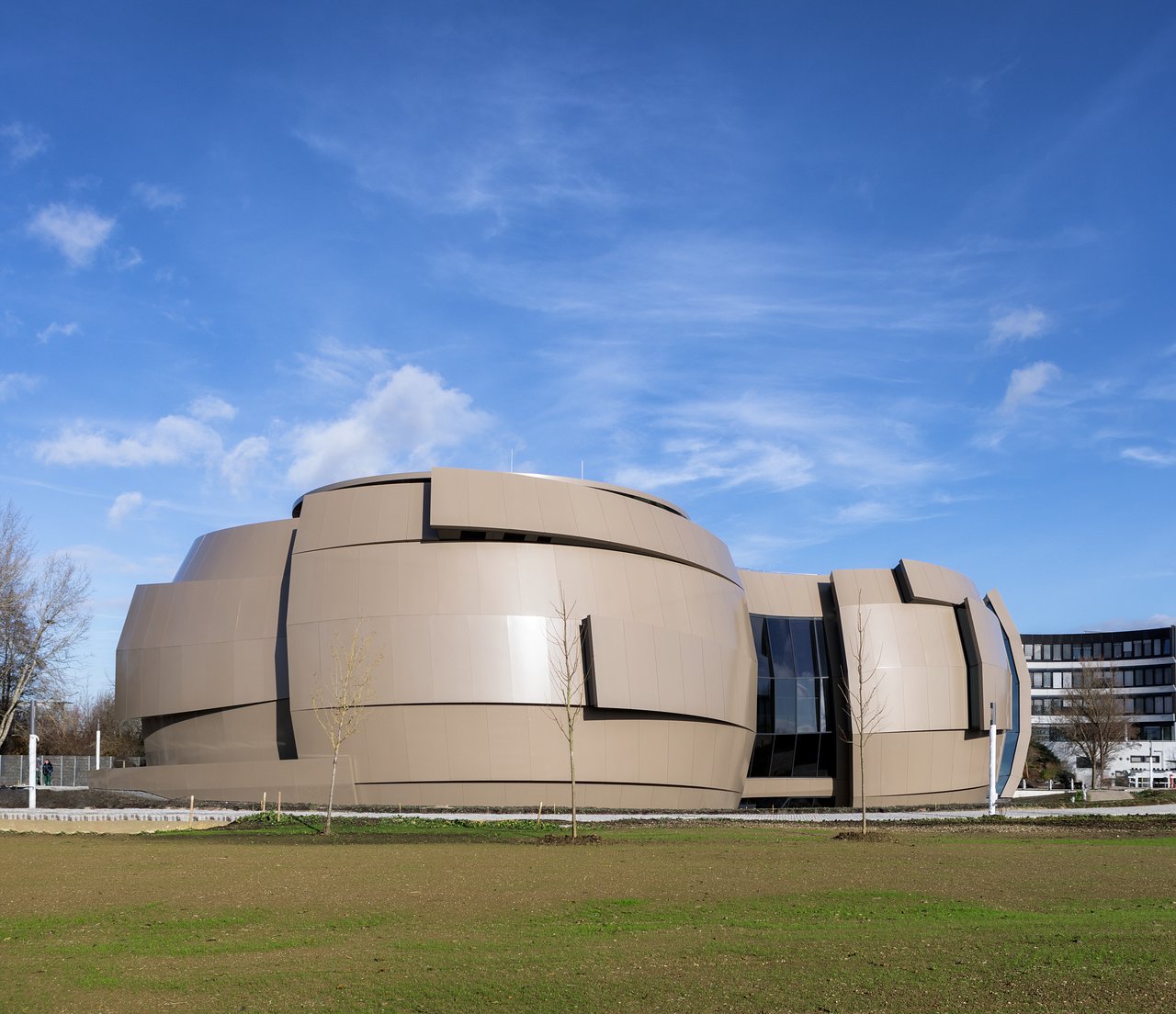 The curved exterior of ESO Supernova Planetarium & Visitor Centre