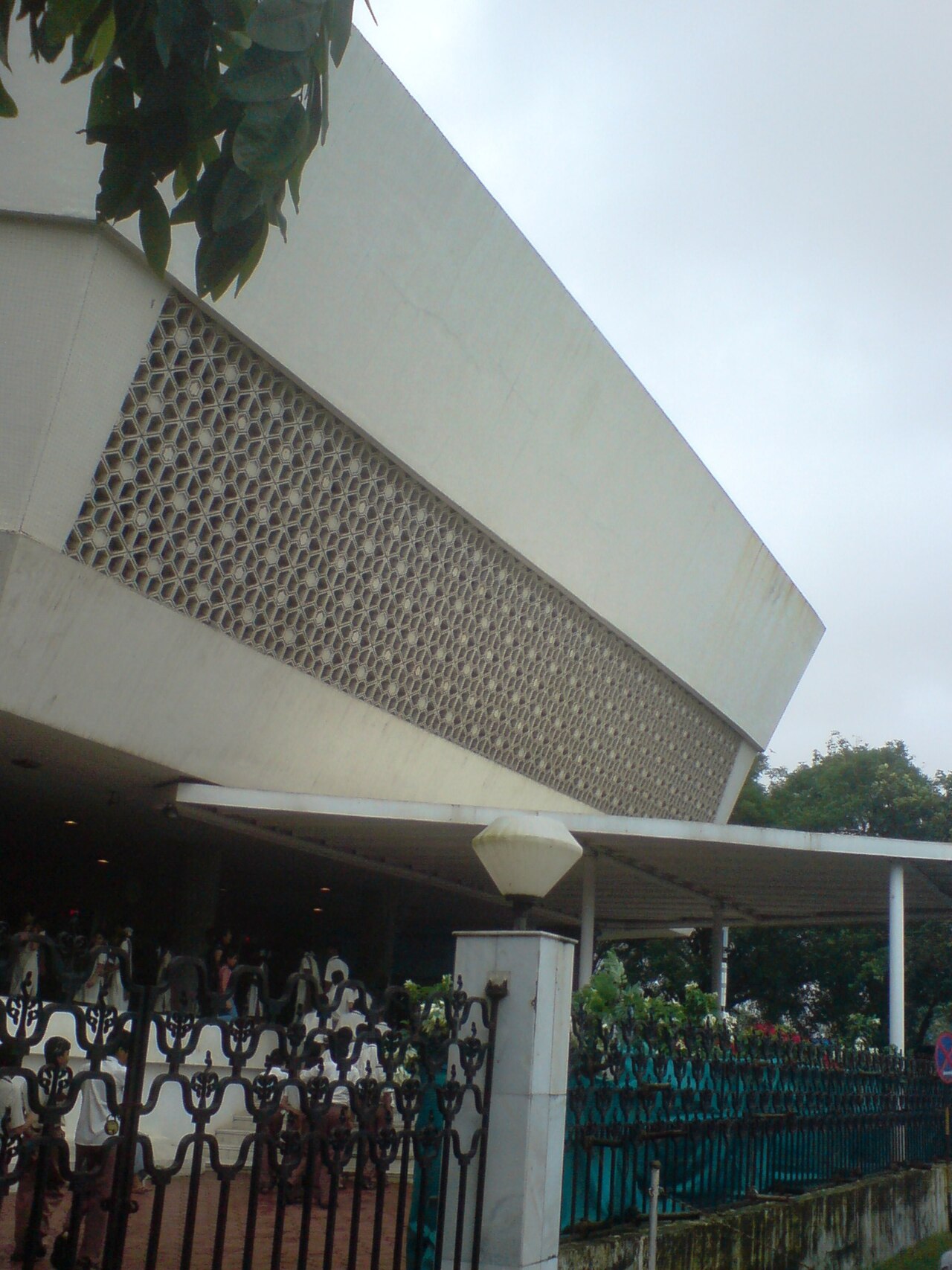 The facade of Nehru Planetarium at the Nehru Centre in Worli, Mumbai, photographed in 2011