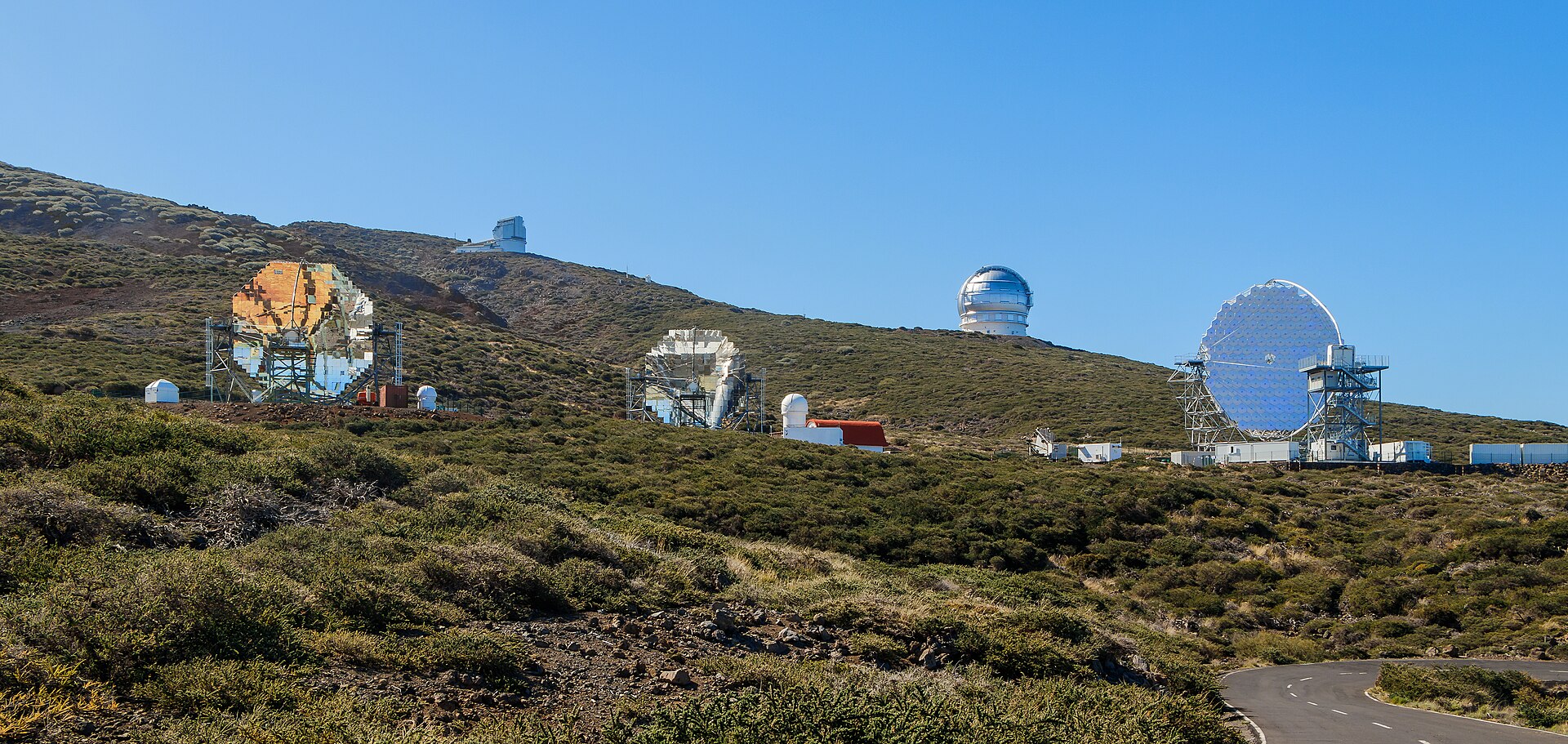 La Palma astronomy accommodation cluster under the night sky