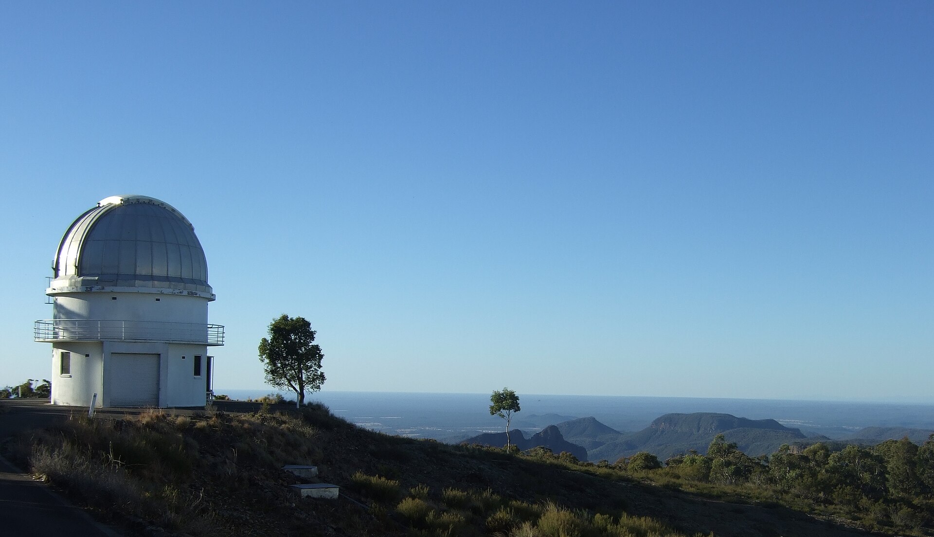 Siding Spring 40-inch Telescope Observatory Guesthouse under the night sky