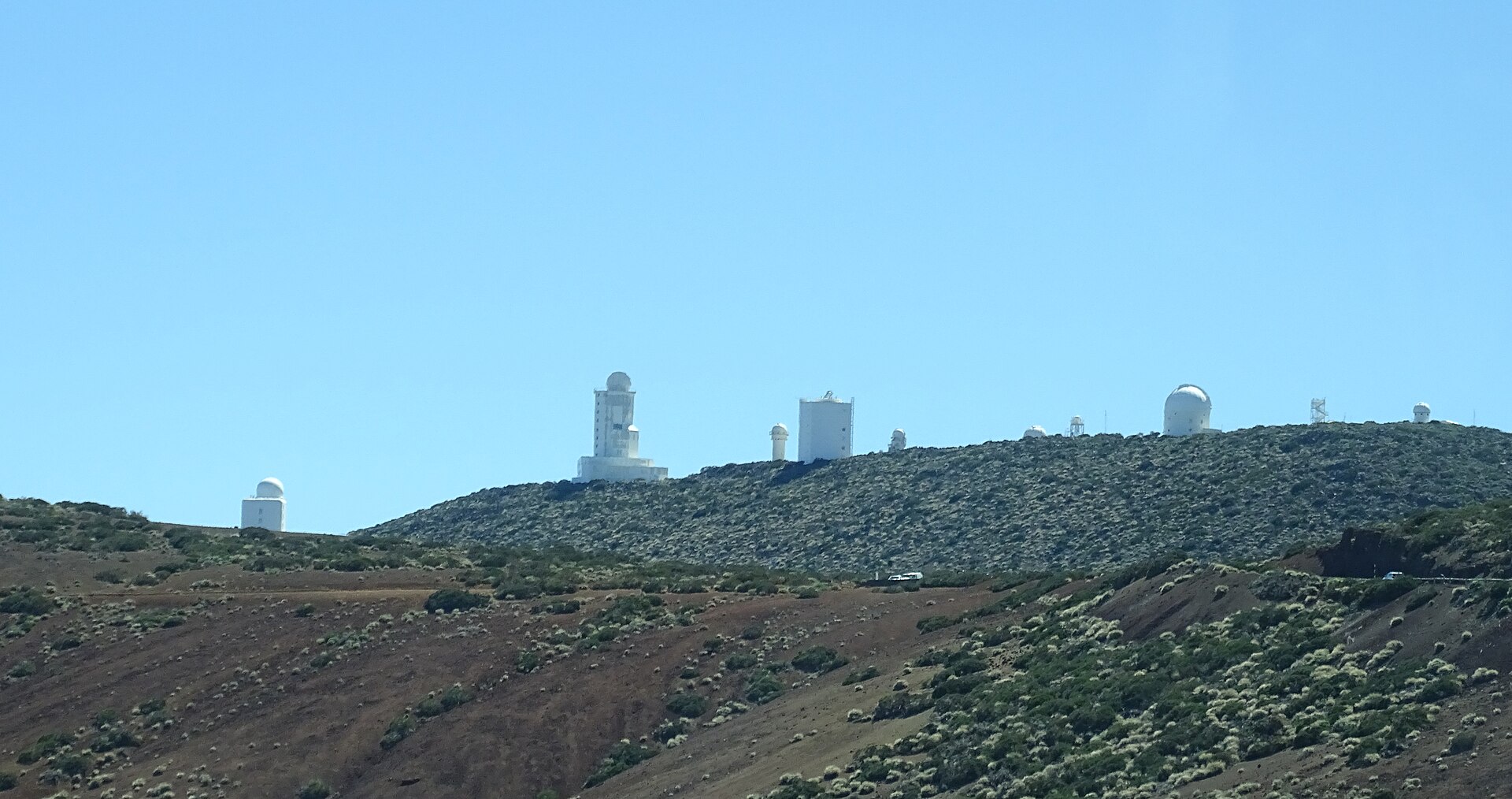 Teide / Tenerife observatory route under the night sky
